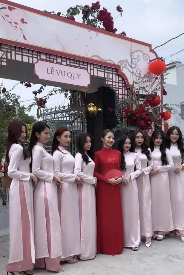 Dàn phụ dâu xinh đẹp trong đám cưới hot nhất ngày của cô dâu 18 tuổi Huyền 2k4